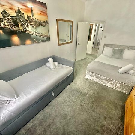 Homely Apartment In The Heart Of Town Centre - Sleeps 6 Борнмут Экстерьер фото