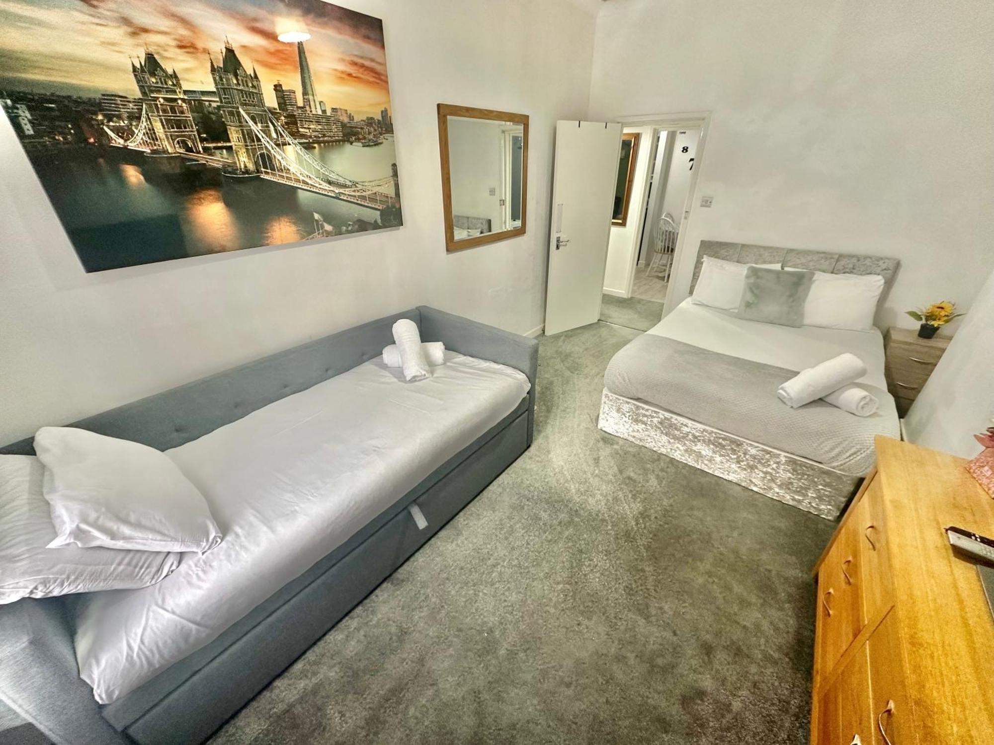 Homely Apartment In The Heart Of Town Centre - Sleeps 6 Борнмут Экстерьер фото