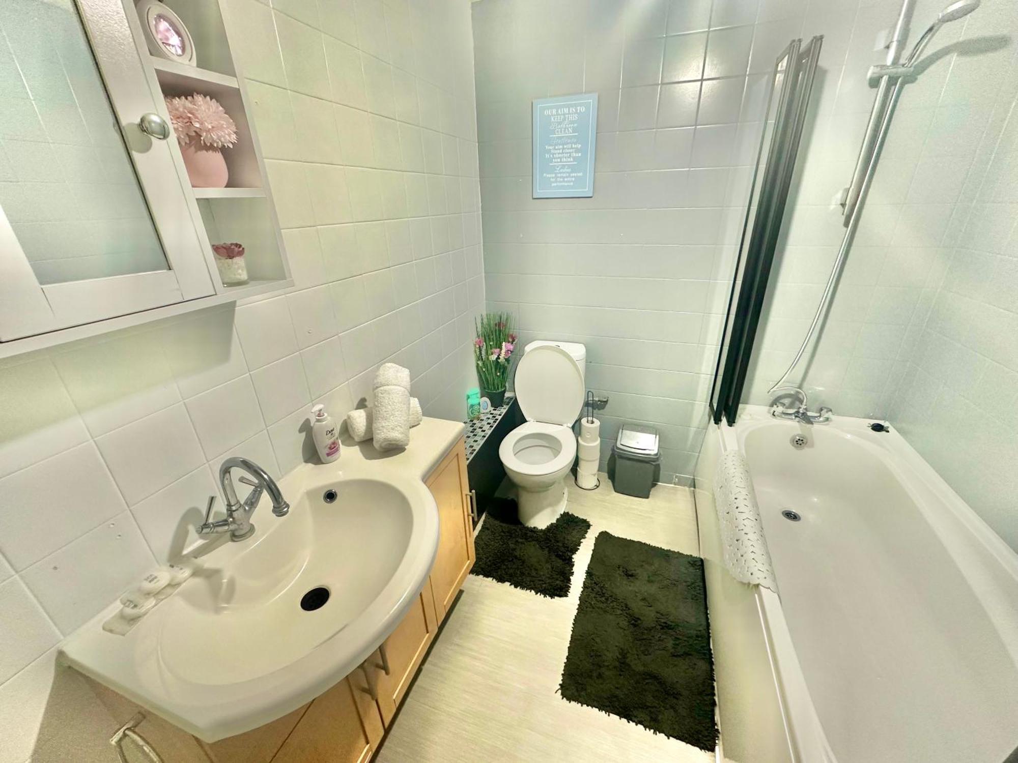 Homely Apartment In The Heart Of Town Centre - Sleeps 6 Борнмут Экстерьер фото
