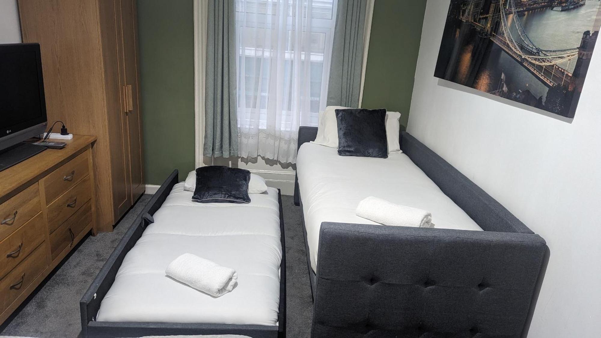 Homely Apartment In The Heart Of Town Centre - Sleeps 6 Борнмут Экстерьер фото