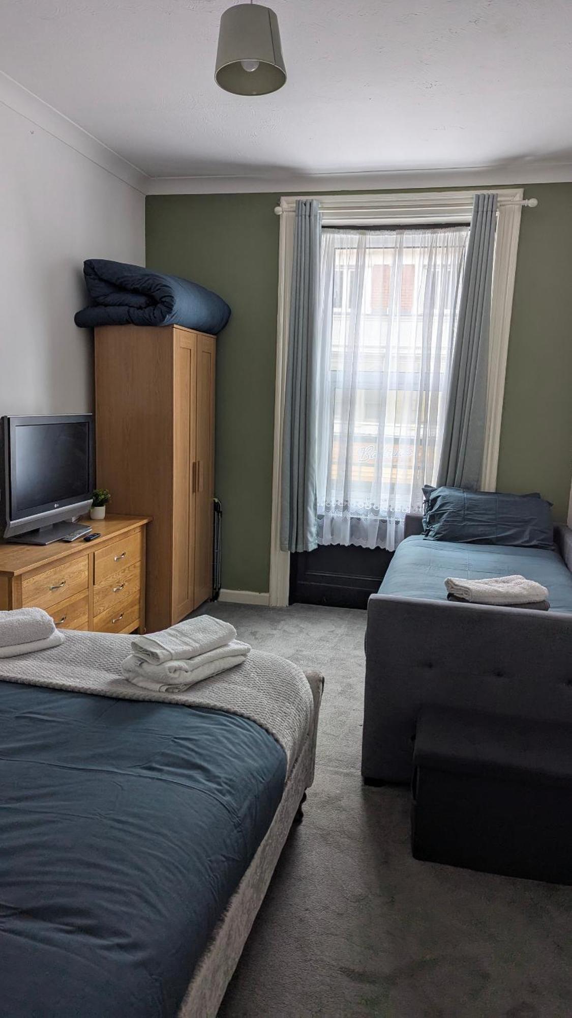 Homely Apartment In The Heart Of Town Centre - Sleeps 6 Борнмут Экстерьер фото